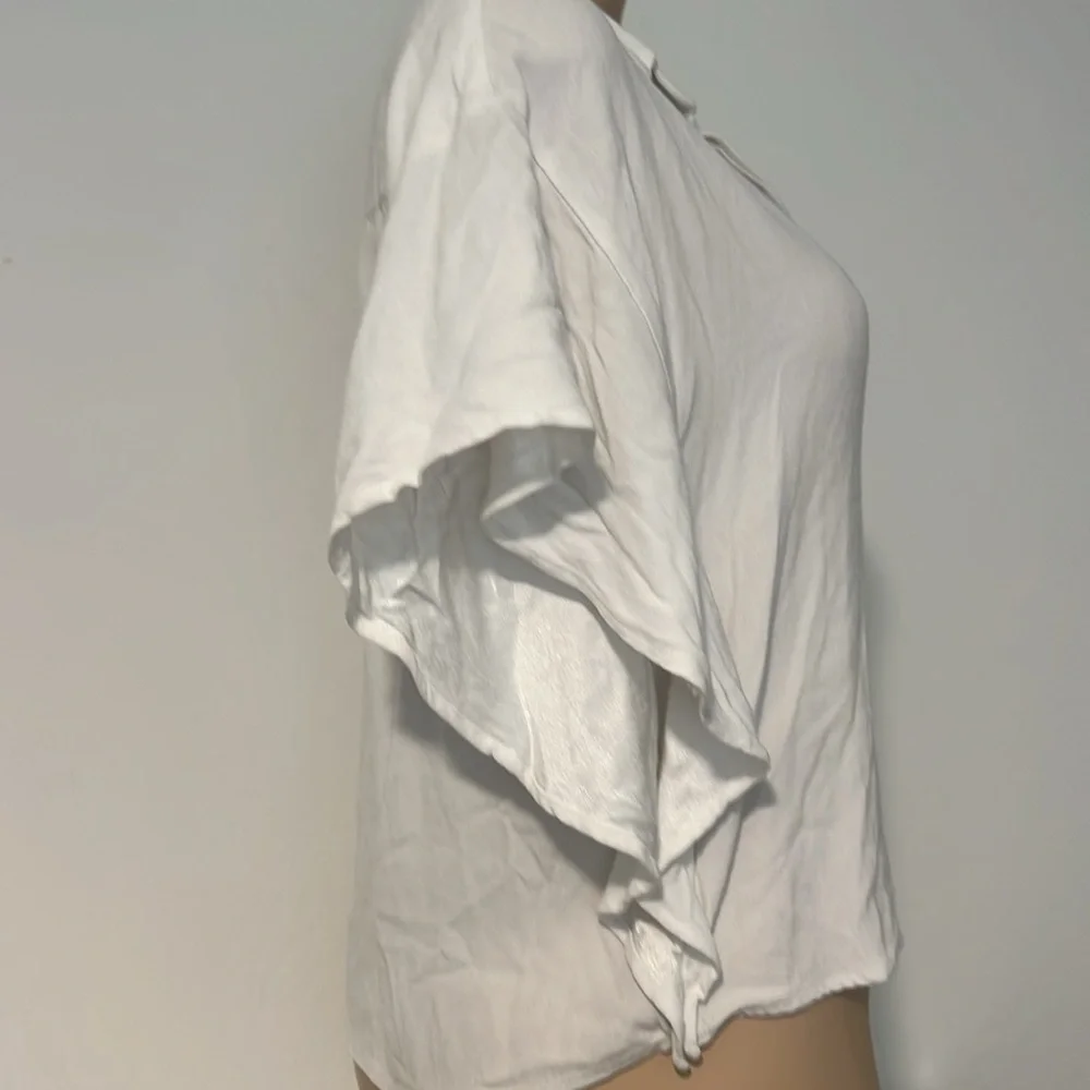 Club Monaco Cropped Tee - Picture 2 of 5